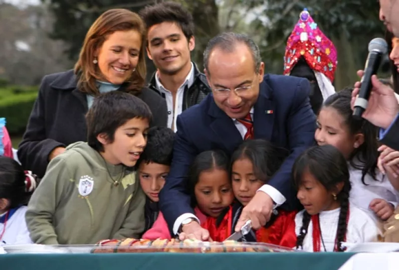 El Presidente de México y su esposa convivieron con varios pequeños de instituciones públicas y privadas. Violeta Isfel también estuvo ahí.