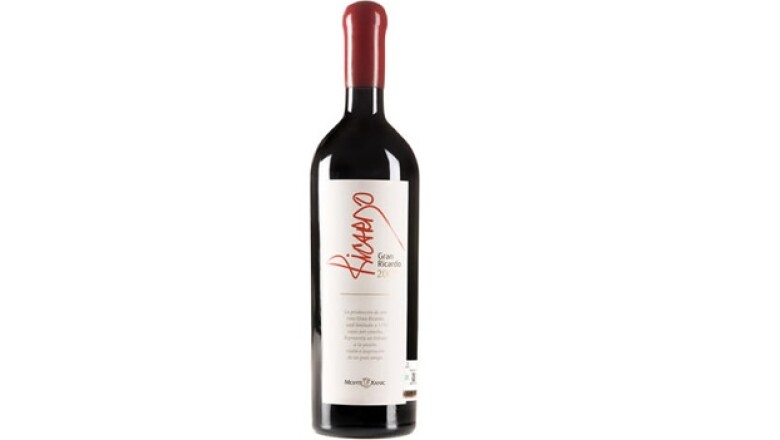 Gran Ricardo 2006, concentra aromas de frutas confitadas y cereza negra.