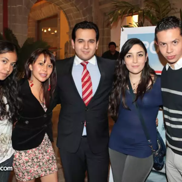 Christian Martínez, Lorena Lina, Elie Villeda, Paola Ascencio y José Pérez