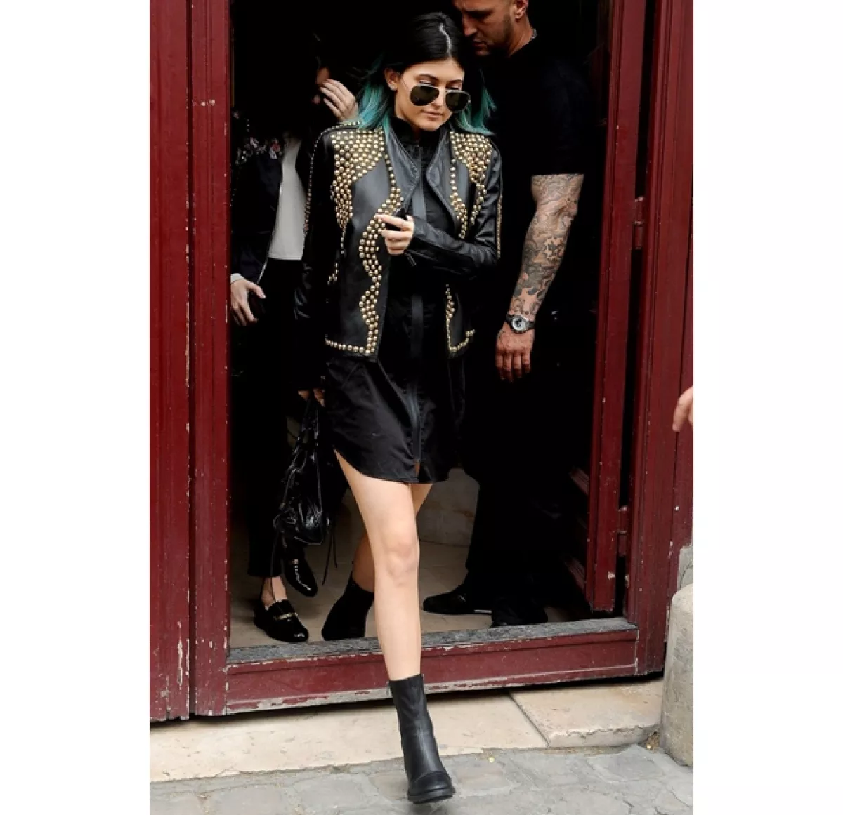 Kylie Jenner resaltó con un look parecido al estilo de su hermana Kendall.