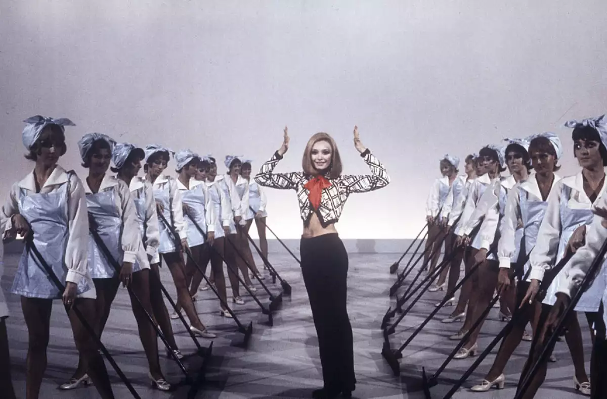 Raffaella Carrà with Canzonissima corps the ballet