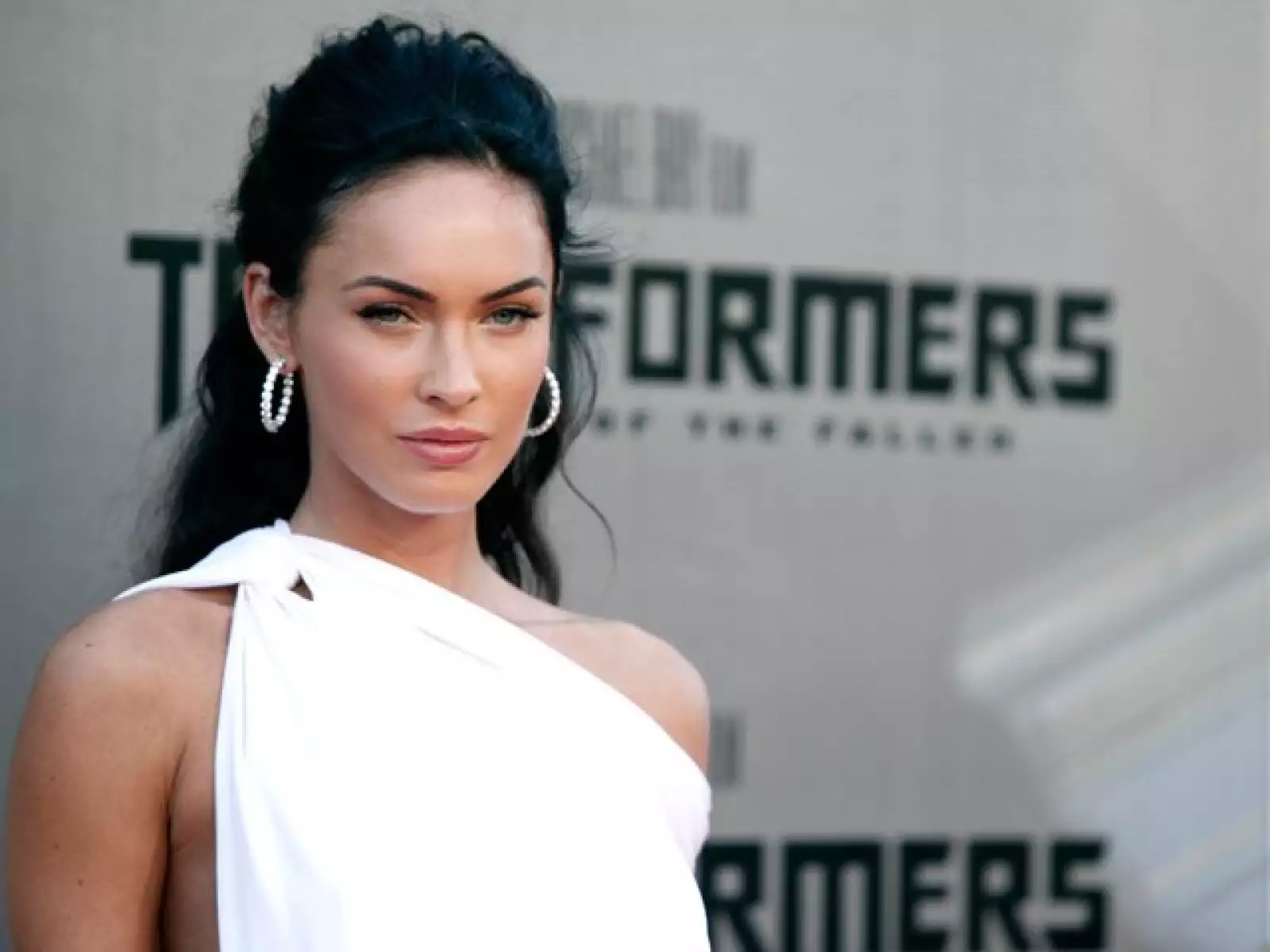 Su mirada penetrante y sus labios carnosos son unos de los rasgos característicos de esta belleza estadounidense.