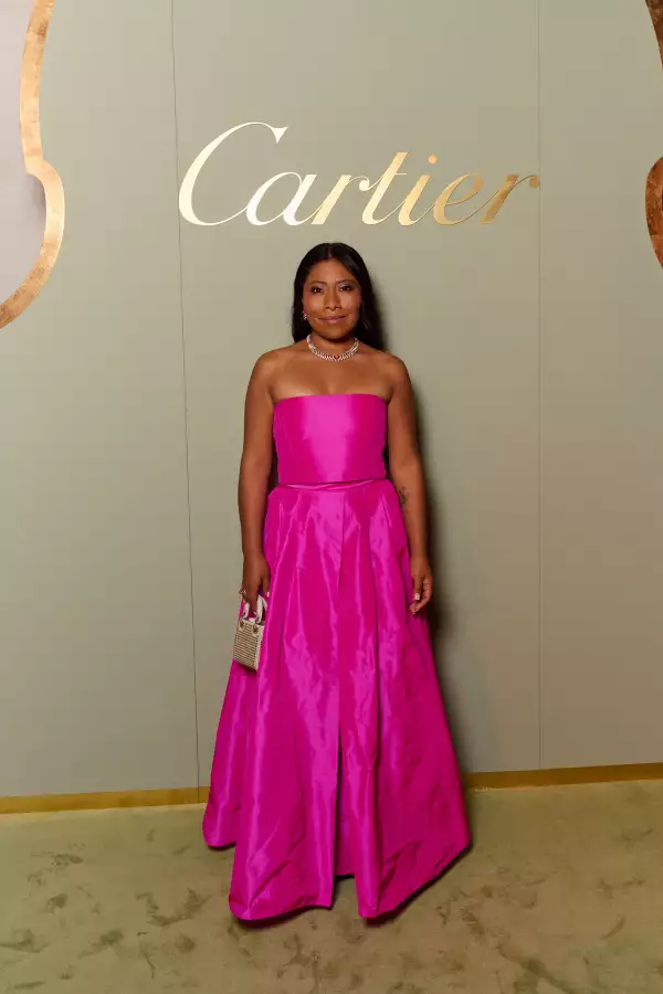 Yalitza Aparicio usando vestido Dior y joyas Cartier