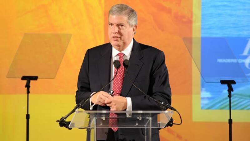 El compositor Marvin Hamlisch recibe un premio