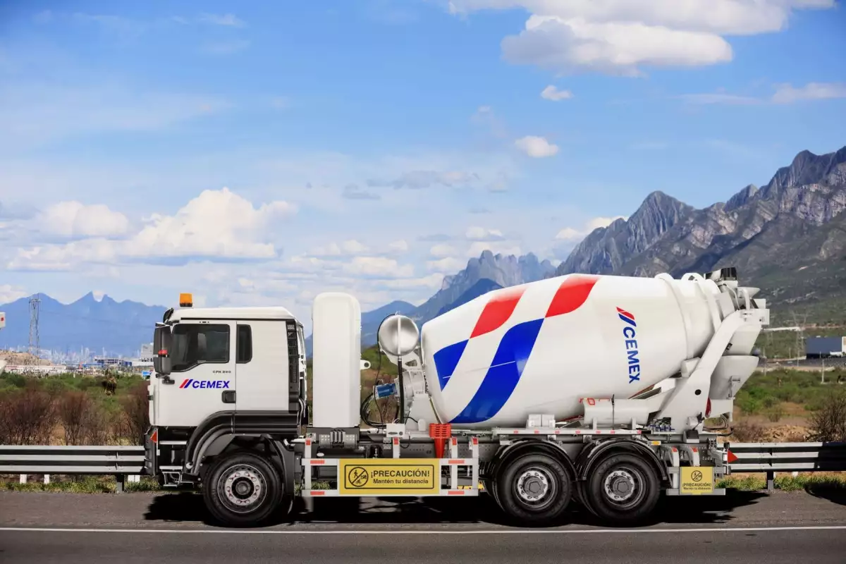 Cemex disminuye sus ganancias en 2023 por una multa fiscal en España