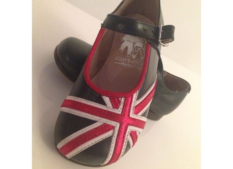 Victoria compartió esta fotografía de un lindo par de zapatos que Harper Seven tendrá en su guardarropa.
