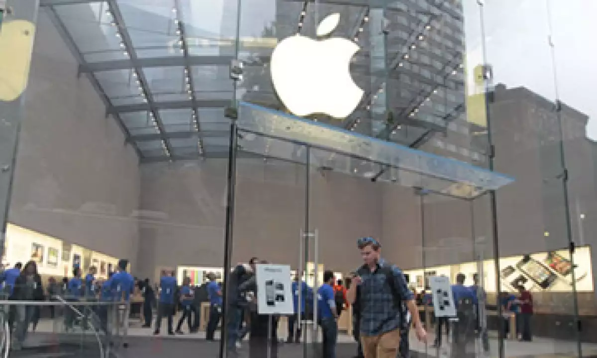 Analistas prevén que Apple ingrese 33,000 mdd en su último trimestre fiscal. (Foto: Reuters)