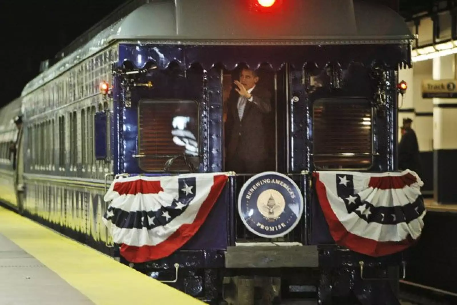Este es el último viaje que Obama realiza antes de convertirse en el presidente número 44 de Estados Unidos.