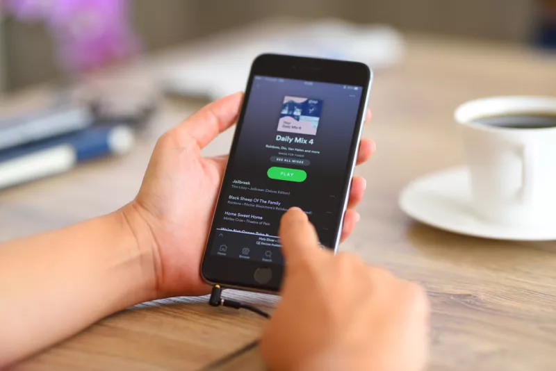 ¿Humano o IA? Spotify pondrá una etiqueta a los artistas generados con inteligencia artificial
