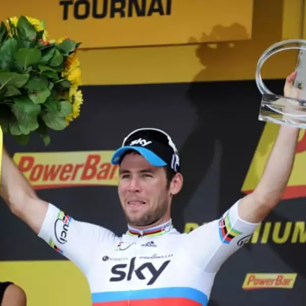 mark cavendish celebra su triunfo en la etapa dos