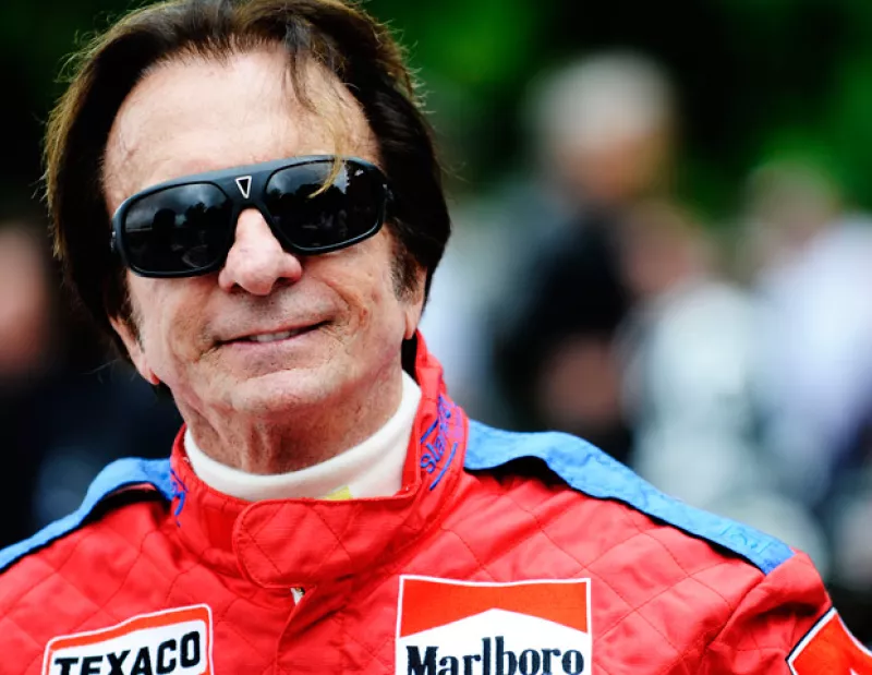 Este brasileño es una leyenda del automovilismo ya que gracias a su talento ha logrado ganar dos premios Fórmula 1, platicamos con él y esto fue lo que nos contó de su vida personal y sus sueños.