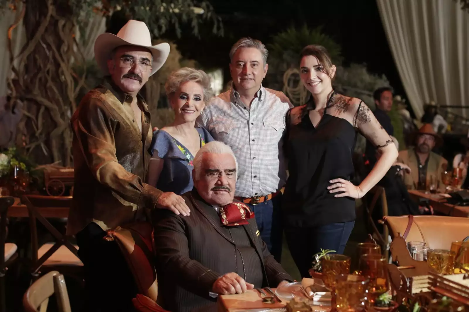 Vicente Fernández Jr, Cuquita, Gerardo Fernández, Alejandra Fernández y Vicente Fernández