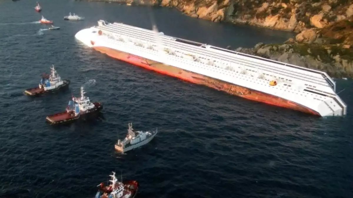 crucero hundido en italia