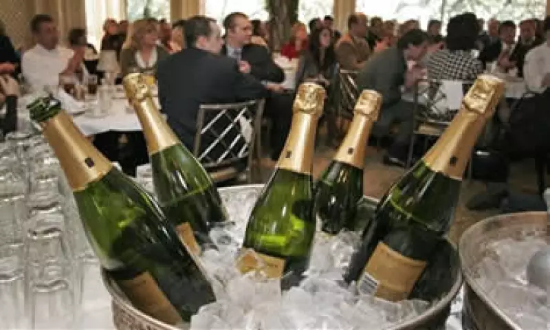 â€œEstamos emocionados con ver a nuestro bebé en tan buenas manos y comenzar hoy como â€˜Googlersâ€™ oficialesâ€, dijo Zagat. (Foto: AP)