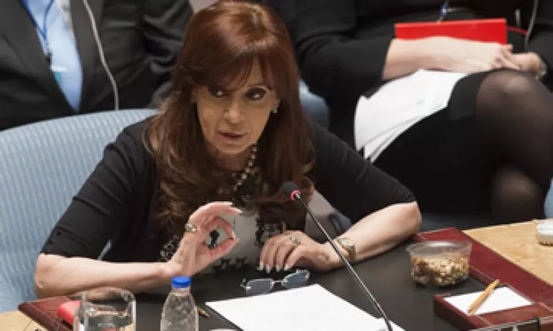 El Gobierno de Cristina Fernández tendría que pagar una multa de 50,000 dólares diarios tras la declaración de desacato. (Foto: AFP)