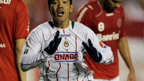 El jugador de las Chivas Marco Fabián, fue sancionado por el club y donó 50 mil pesos extra a una fundación en Ciudad Juárez.
