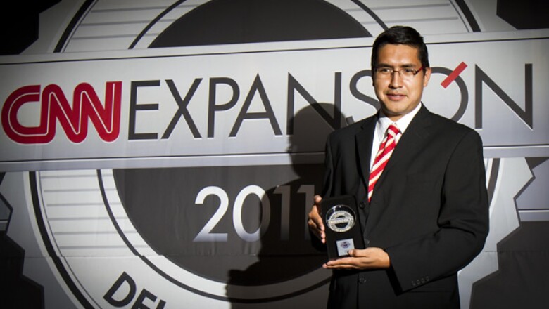 La cadena exhibidora Cinépolis fue el máximo vencedor de la noche al llevarse el galardón de ‘Sitio del Año’ y también el de la categoría ‘Comercio’. Efrén Tapia, Gerente de medios electrónicos, recibió el premio.