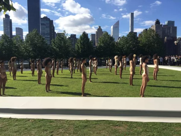 El desfile fue el la Roosevelt Island en el East River de NY.
