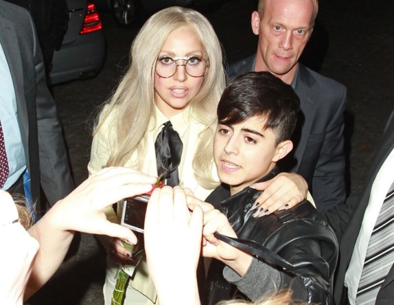 Para la estrella, sus "Little Monsters" son lo más importante, por eso se toma el tiempo de convivir con ellos en cualquier oportunidad.