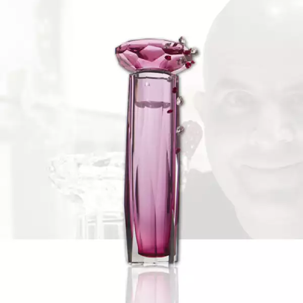 La subasta va en línea con las protagonistas de la cinta, quienes están envueltas en glamour, pero siempre ayudan a otros.