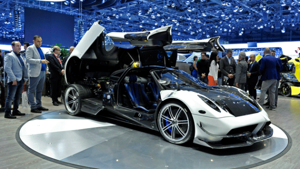 4. Pagani Huayra BC. Sólo se venderán 20 unidades a un precio de 2.5 mdd cada una. Cuenta con 789 hp.