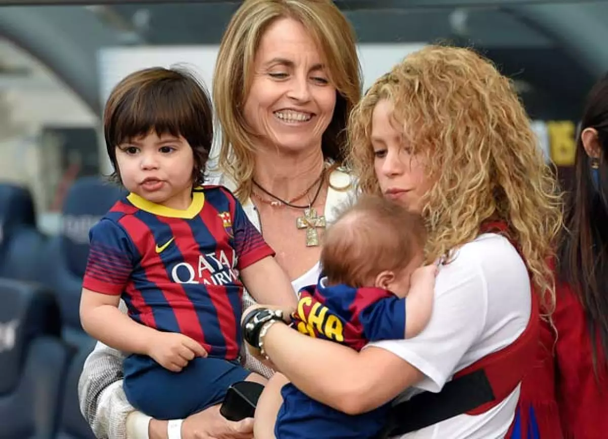 La mamá de Piqué se mostró muy contenta porque sus nietos, en especial el bebé Sasha, debutara como parte del Barca.