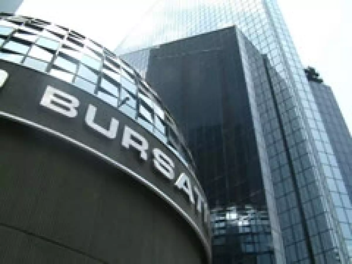El gobierno mexicano renovó su programa para garantizar emisiones de deuda bursátil de empresas hasta por 15,000 millones de pesos. (Foto: Archivo)