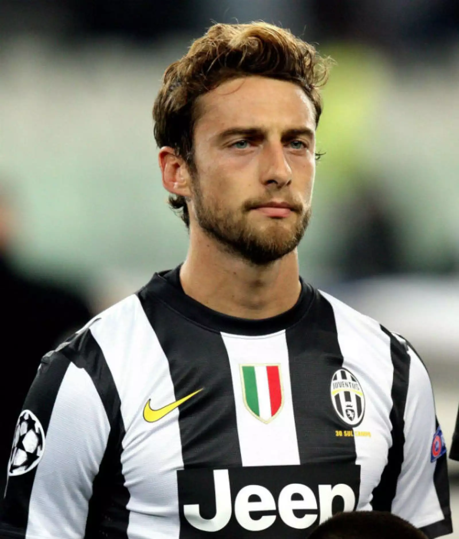 Claudio Marchisio tiene 29 años y es jugador de la selección Italiana, gran representante de la belleza de ese país. su actual equipo es la Juventus F. C.