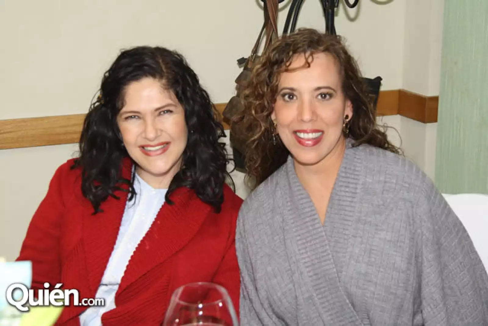 Lilia de Arámbula y Miriam de Hernandez