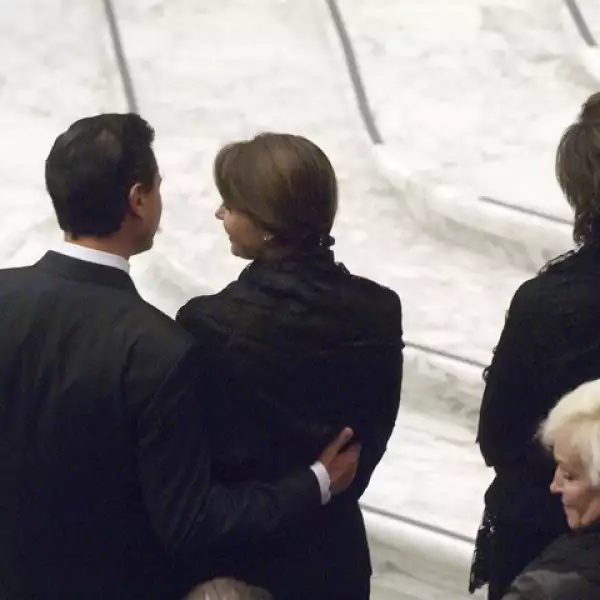 El gobernador de Estado de México y Angélica tuvieron un discreto contacto físico.