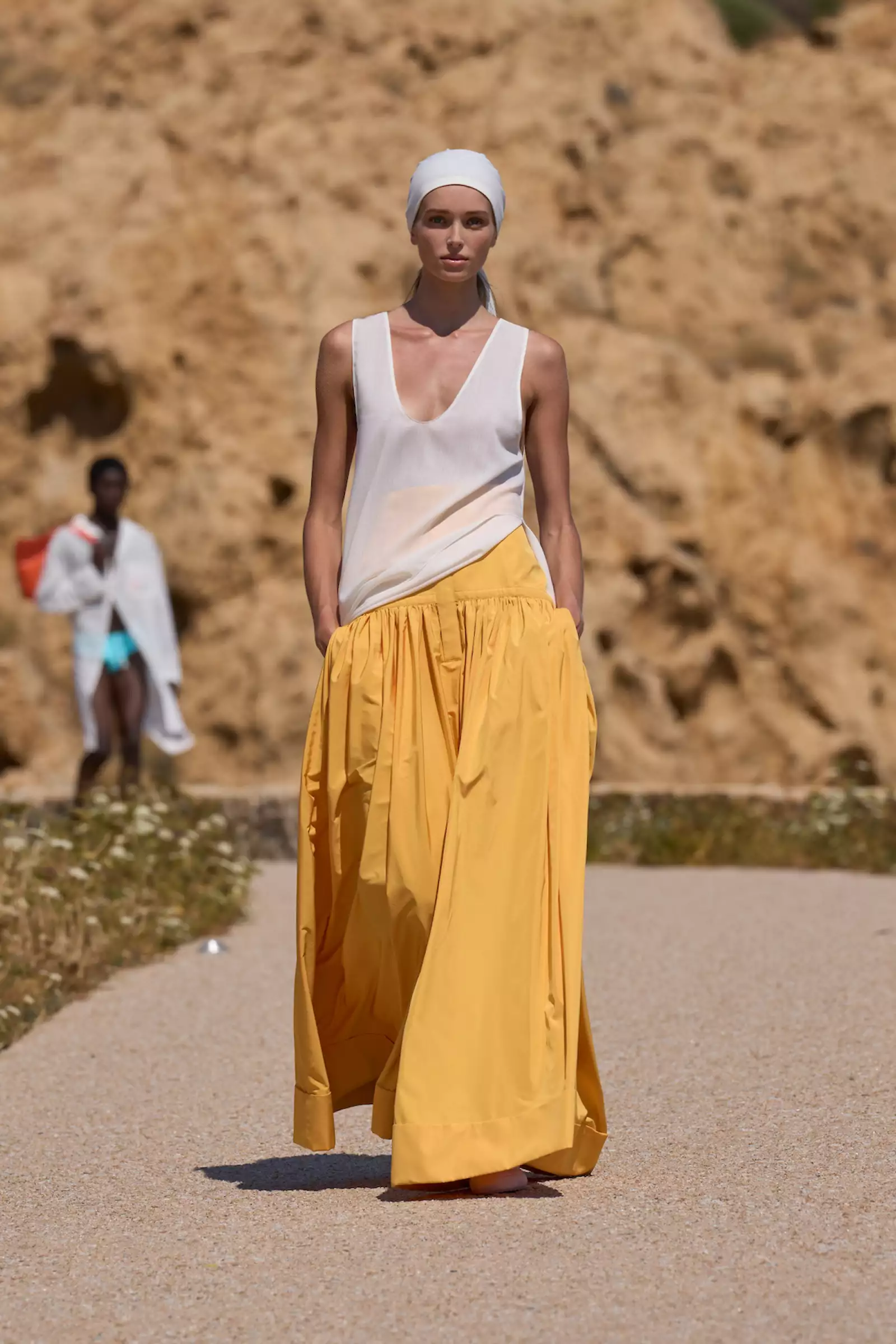 Jacquemus PO S27 001.jpg