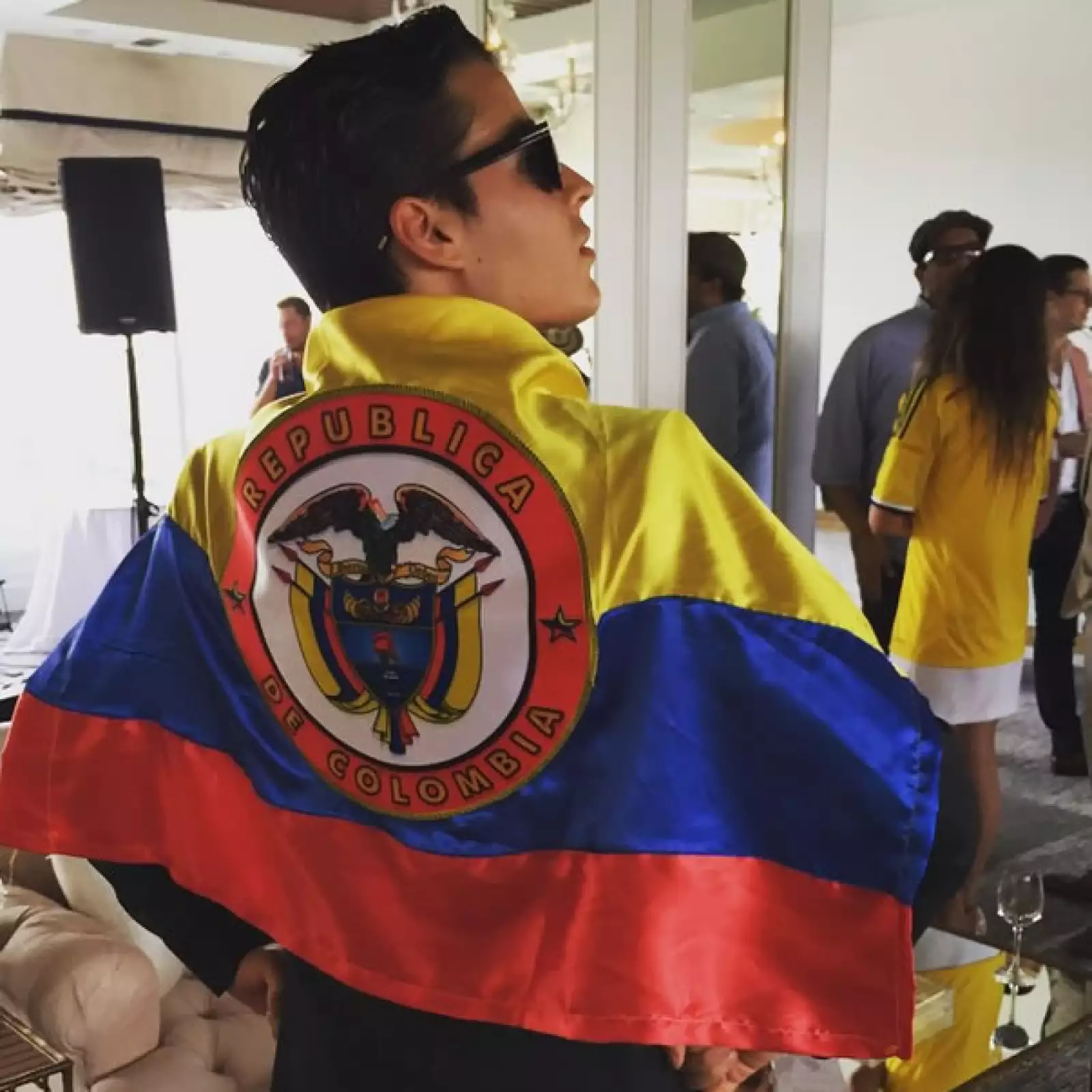 Su hijo Manolo estuvo presente en cada momento de la fiesta de la actriz.