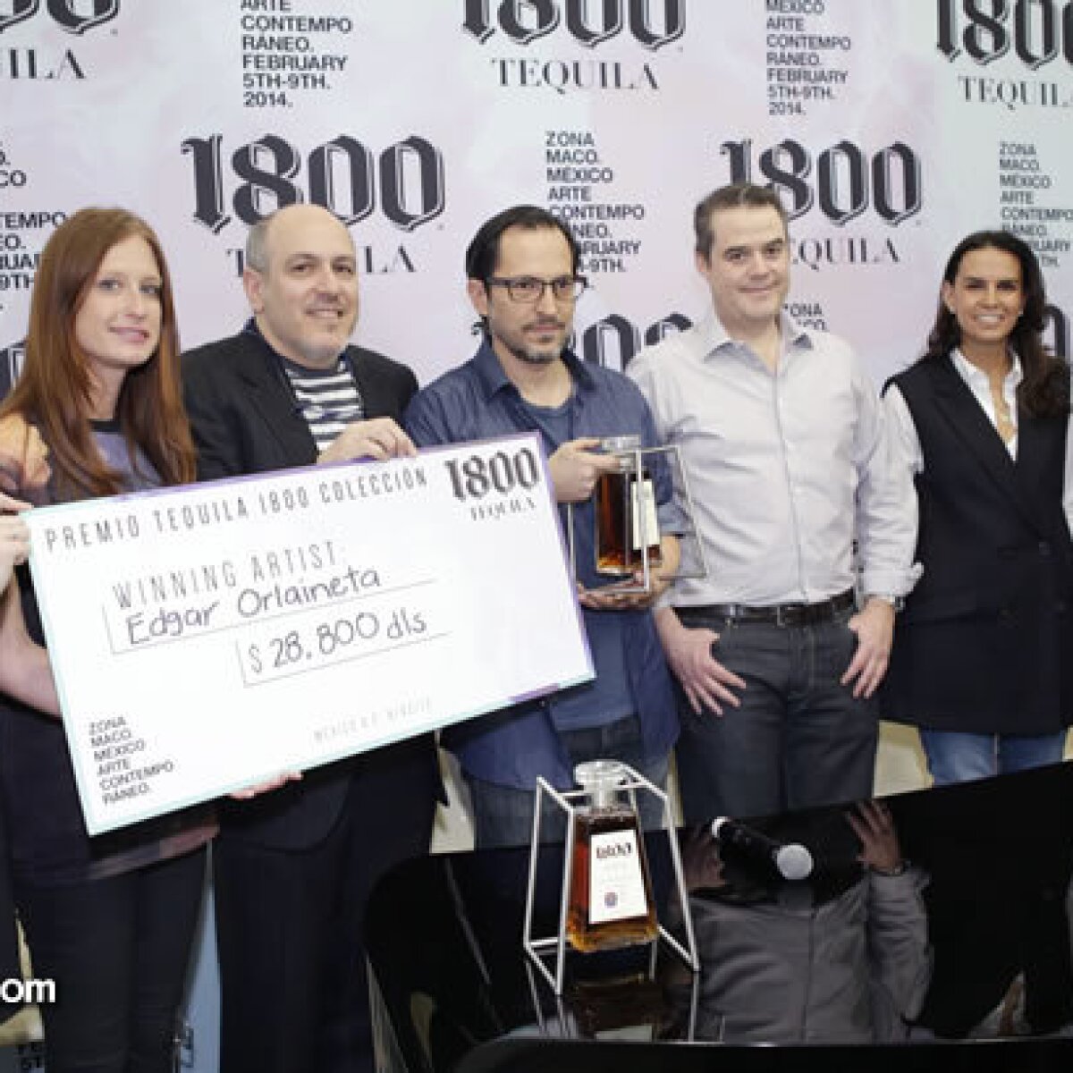 Juan Domingo Beckmann entrega premio en Zona Maco 2014