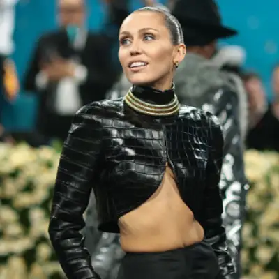 miley cyrus bass persuades.png