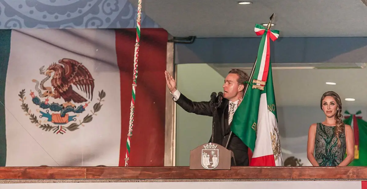 Manuel Velasco y Anahí en el Grito de Independencia en 2015