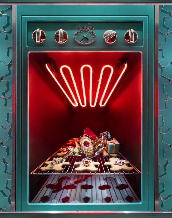 06-tiffany-holiday-windows-2018