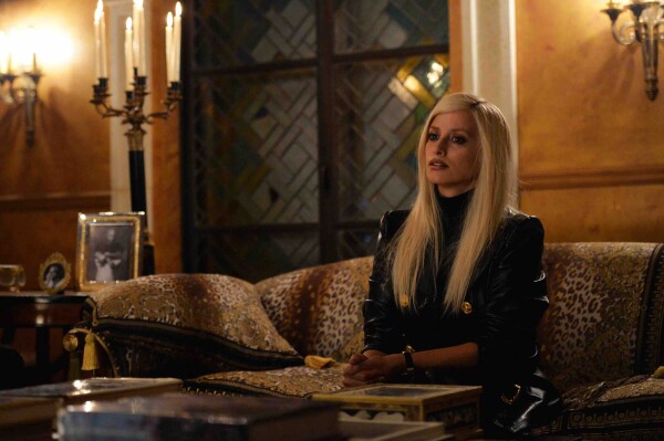 Penélope Cruz es Donatella Versace en EL ASESINATO DE GIANNI VERSACE AMERICAN CRIME STORY - FX (6)