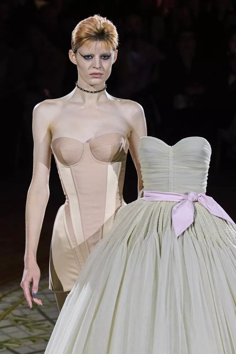 viktor-rolf-vestidos-al-reves.jpg