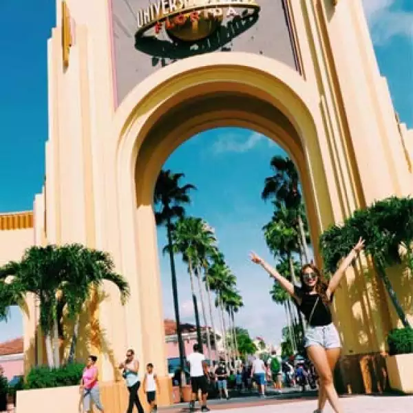 Danna Paola en Universal Studios