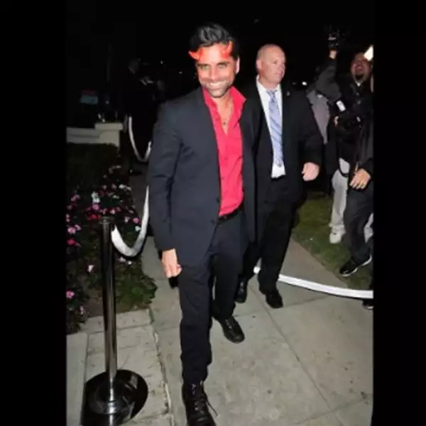 halloween, hollywood, artistas, disfraces, monstruos, cantantes, cultura pop, deportistas, sombrero, capa, guitarra