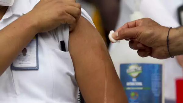 MONTERREY, NUEVO LEÓN, 29DICIEMBRE2020.- Con un total de mil, 950 vacunas contra el Covid; inició la aplicación en Nuevo León, las cuales fueron destinadas para personal médico que labora con enfermos por Covid-19 en el IMSS, ISSSTE, SEDENA, Salud del Estado, Hospitales Privados, Hospital Universitario y PEMEX, dentro de las instalaciones del Hospital Militar de Especialidades, en la IV Región Militar.
FOTO: GABRIELA PÉREZ MONTIEL / CUARTOSCURO.COM