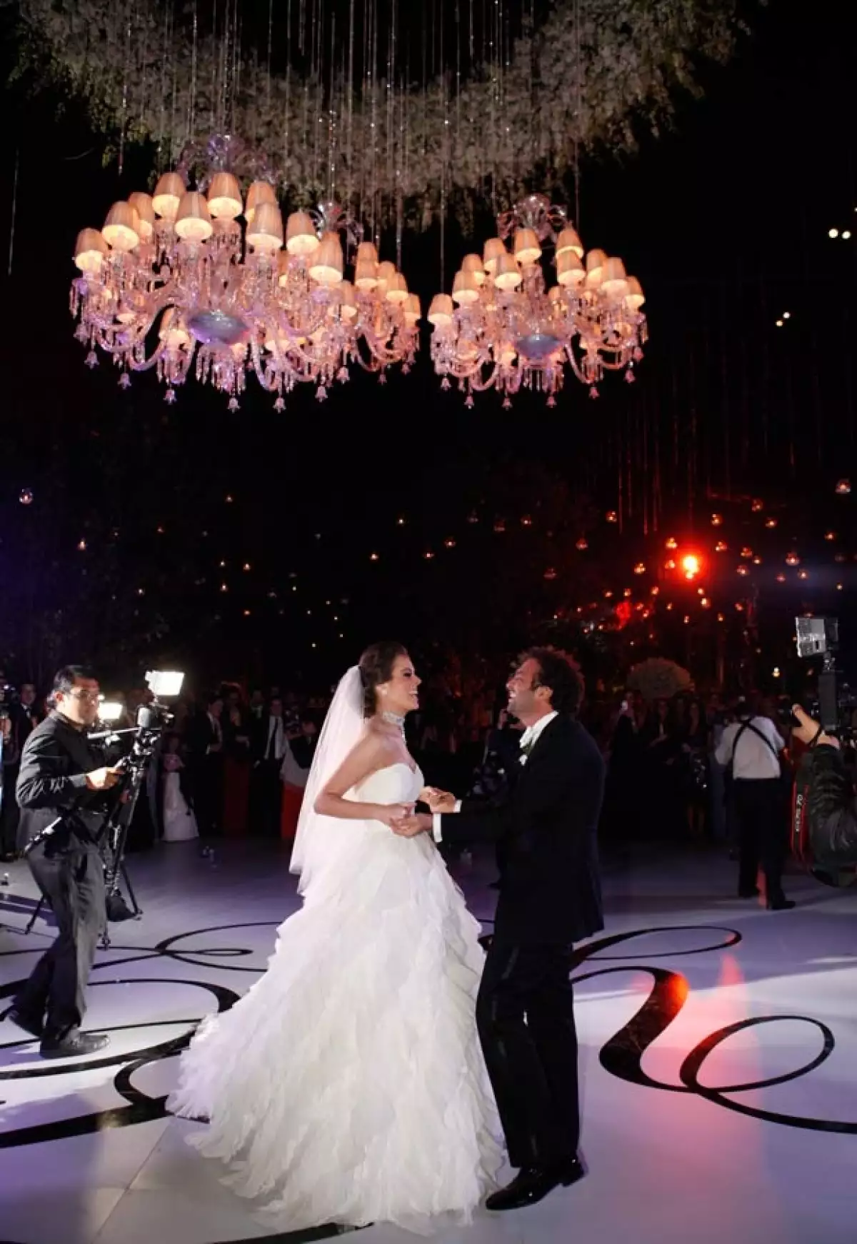 Los novios no dejaron de bailar y disfrutar de su fiesta.