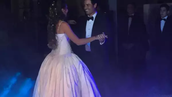 Ahora que la hija del cantante cumplió 15 años, el puertorriqueño bailó con ella su famoso tema “Tiempo de vals”.