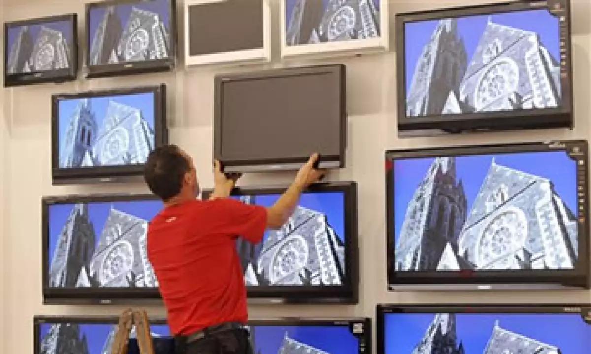 El aumento en la demanda de teléfonos inteligentes ha llevado a los fabricantes a centrarse en pantallas más pequeñas. (Foto: AP)