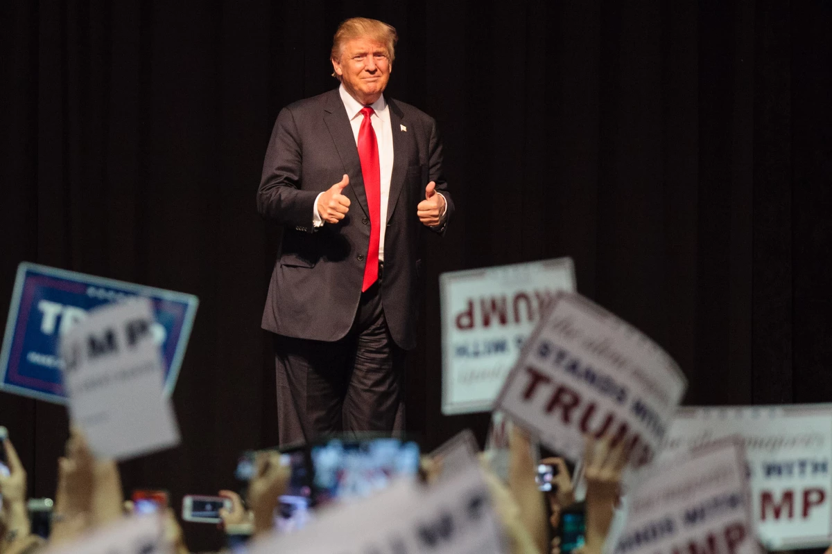 Donald Trump ha vendido su nombre y su imagen a grupos de inversionistas, por lo que su nombre aparezca en los papeles de Panamá no le vincula con actividades con Mossack Fonseca.