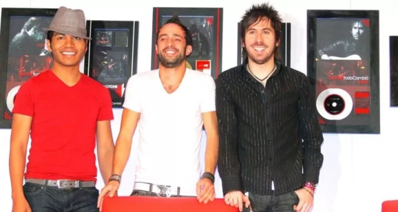 Al lado de Mario Domm, Jorge Drexler y Juan Luis Guerra, el cantante español encabeza la lista de candidatos a los premios musicales.