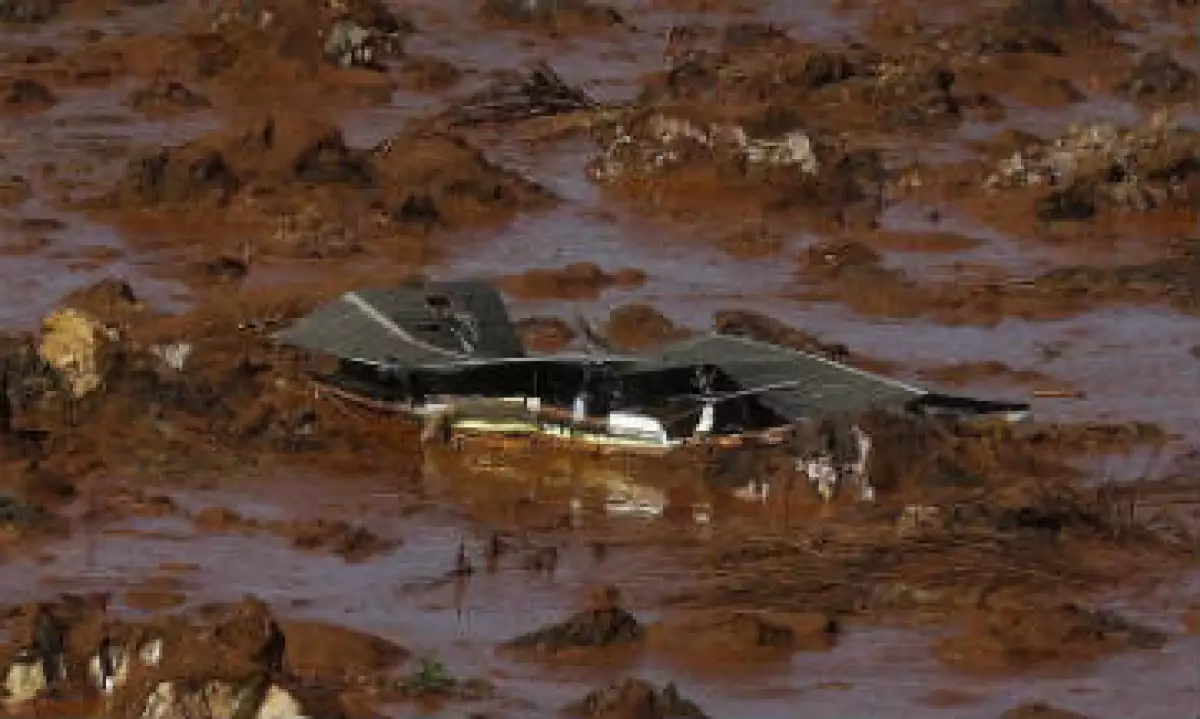 El colapso de la represa, que generó el peor desastre medioambiental en la historia de Brasil, causó la muerte a 16 personas. (Foto: Reuters/archivo)