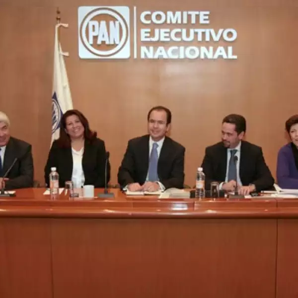 Los candidatos a dirigir el PAN se reúnen con César Nava