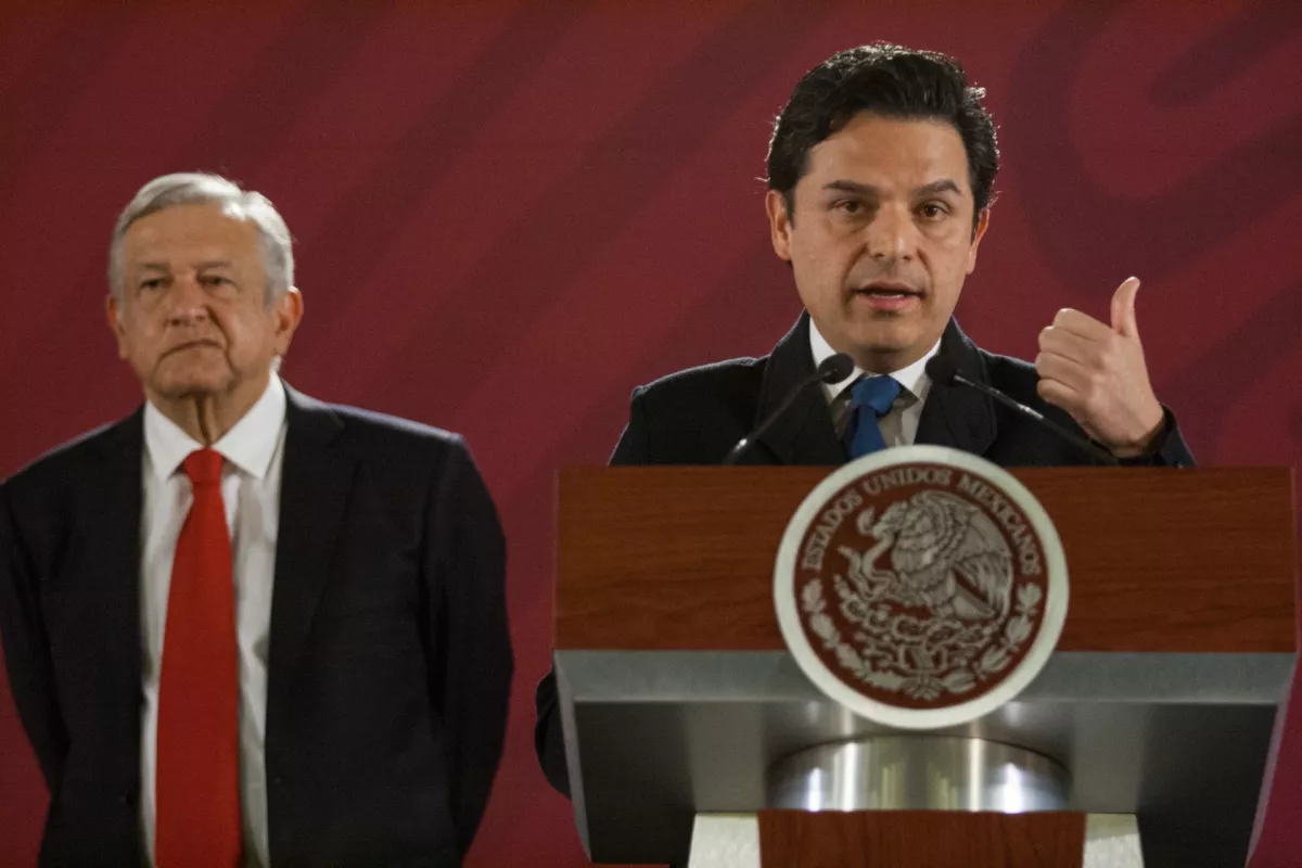 Zoé Robledo con AMLO