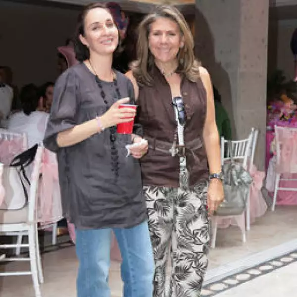 Katya Alvarez, Martha Abedrop